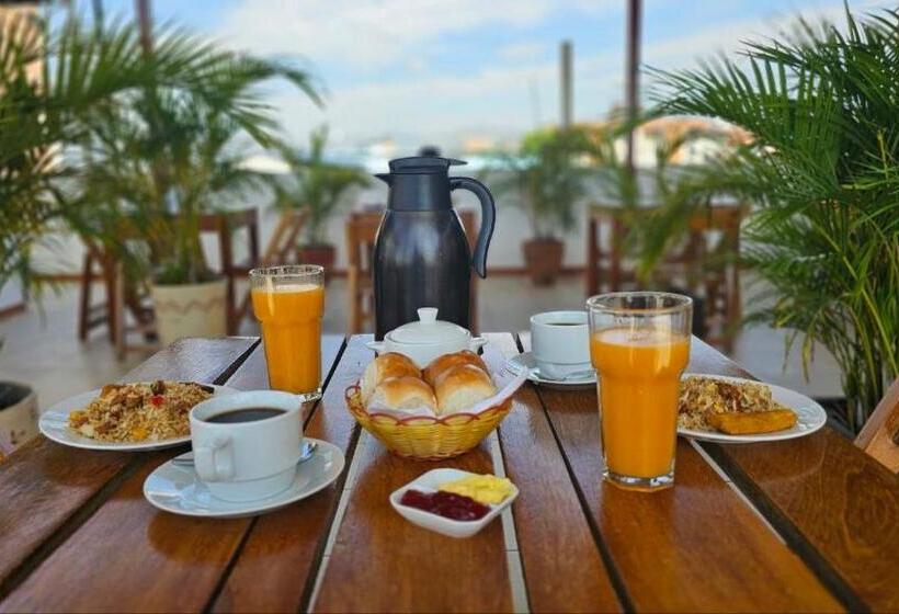 ホテル Residencial Brest Amazon Tarapoto