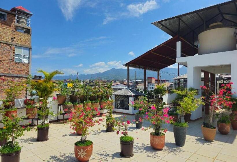 ホテル Residencial Brest Amazon Tarapoto