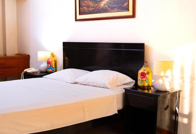 ホテル Residencial Brest Amazon Tarapoto