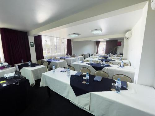 هتل Villa De Valverde