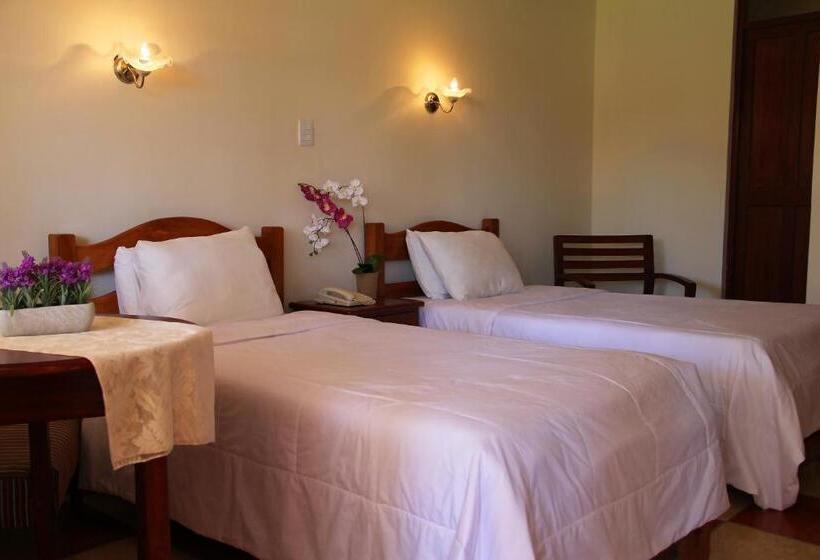 هتل Villa De Valverde