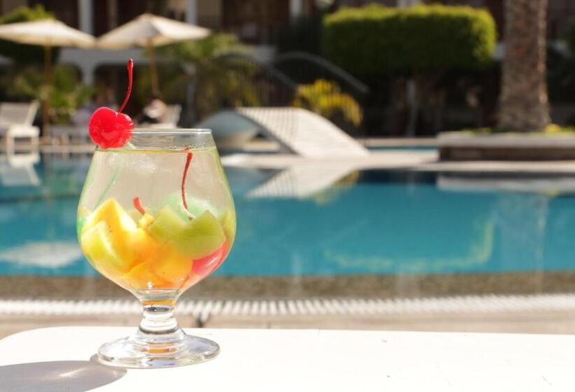 هتل Villa De Valverde