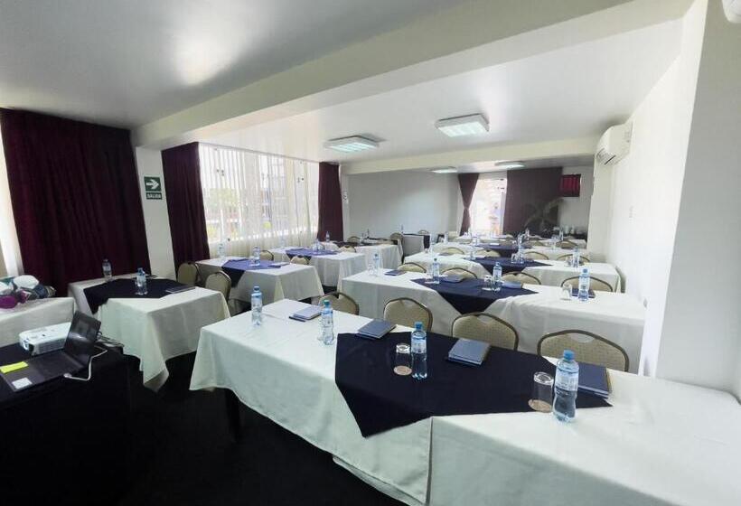 هتل Villa De Valverde