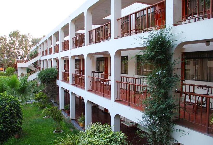 هتل Villa De Valverde