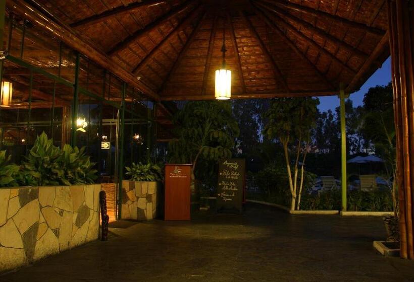 هتل Villa De Valverde