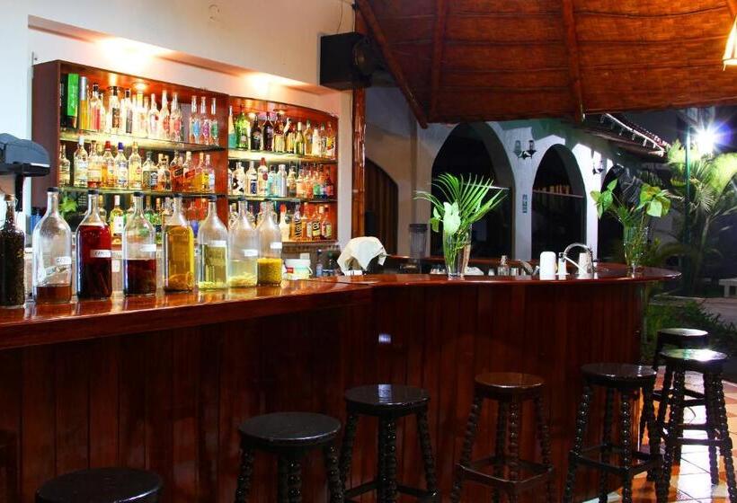 هتل Villa De Valverde