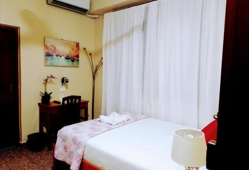 هتل Virrey Pucallpa Eirl