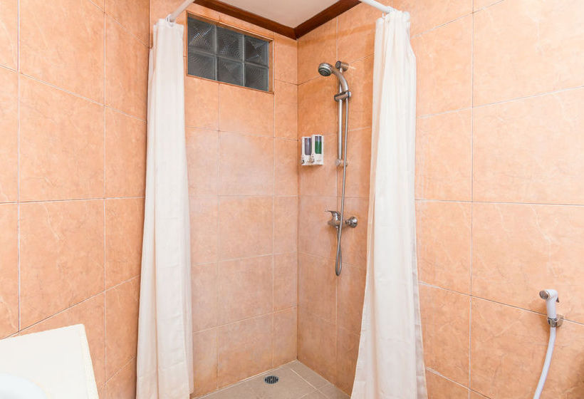 호텔 Zen Rooms Kuta Flora