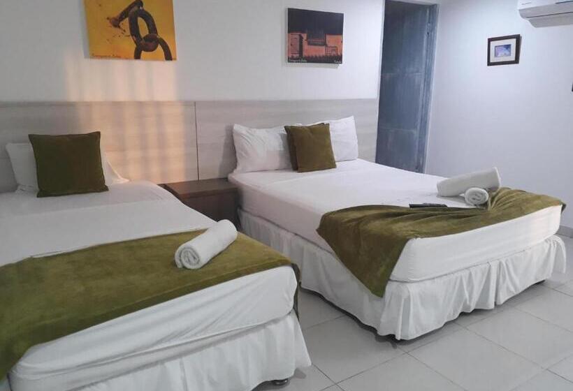 Mintaka Hotel + Lounge