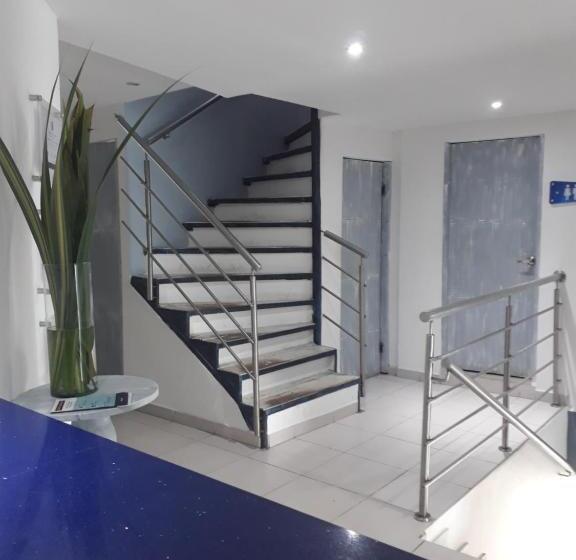 Mintaka Hotel + Lounge