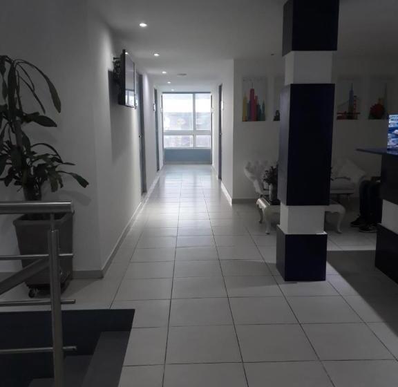 Mintaka Hotel + Lounge