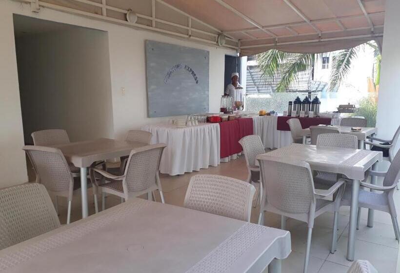 Mintaka Hotel + Lounge