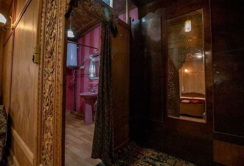 膳宿费 Kharpalace Group Of Houseboats