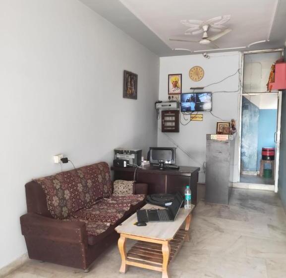 فندق Castle Home Stay