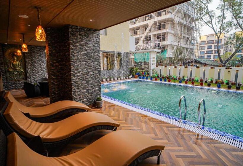 Отель New Unique Inn