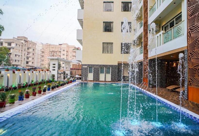 Отель New Unique Inn