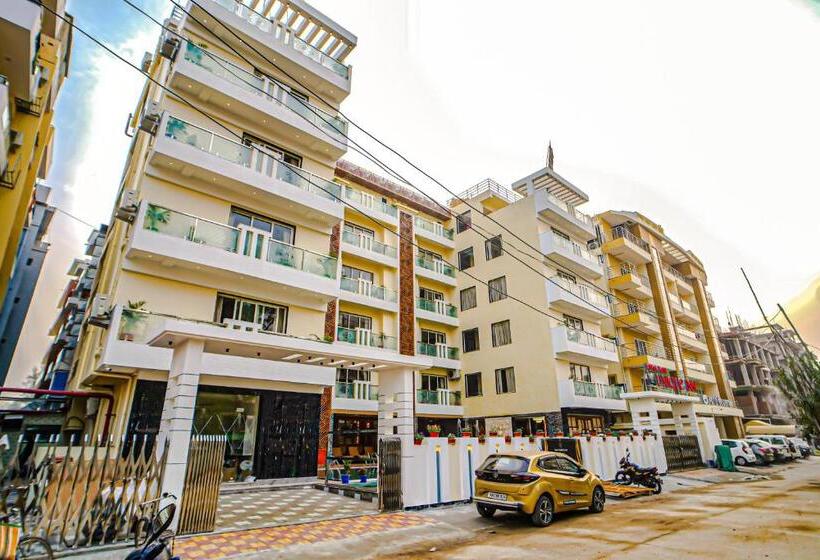 Отель New Unique Inn