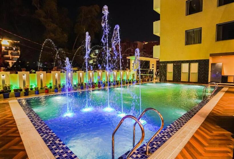 Отель New Unique Inn