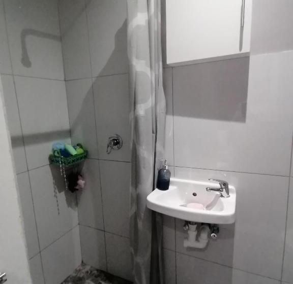 بنسيون Mila Lodge 1