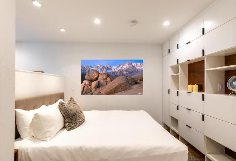 Modern Hotel Style Studio   Timber Creek Lodge #210 Hotel Room