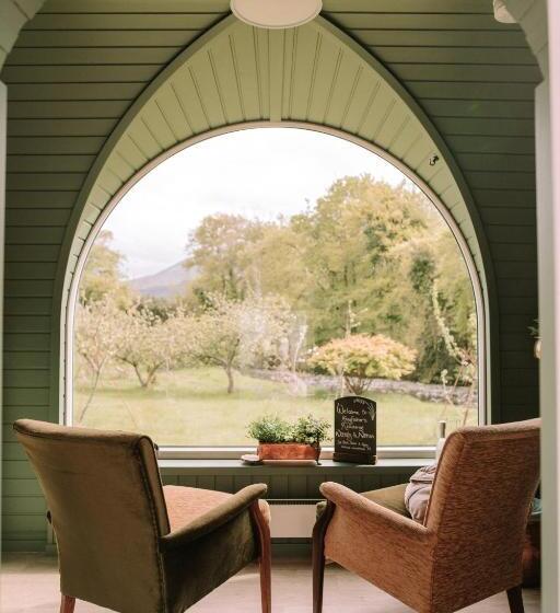 リゾートホテル Enniskeen Estate & Forest Spa   Boutique Riverside Glamping Cabins