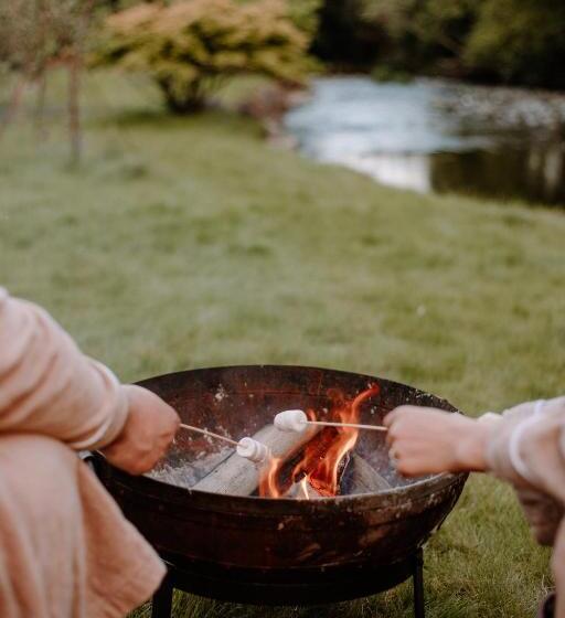 אתר נופש Enniskeen Estate & Forest Spa   Boutique Riverside Glamping Cabins