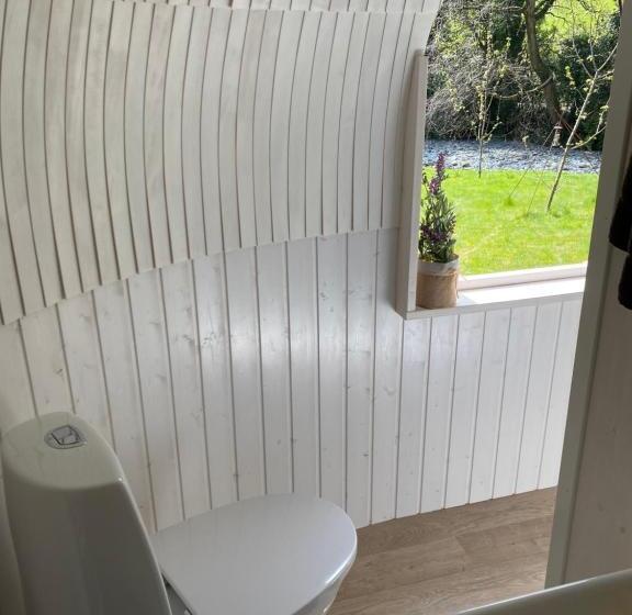 אתר נופש Enniskeen Estate & Forest Spa   Boutique Riverside Glamping Cabins