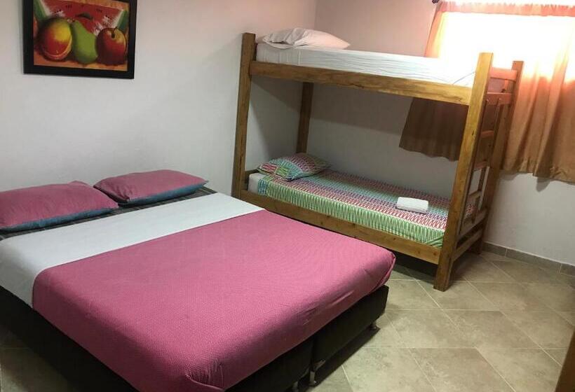 호스텔 Hostal El Hangar