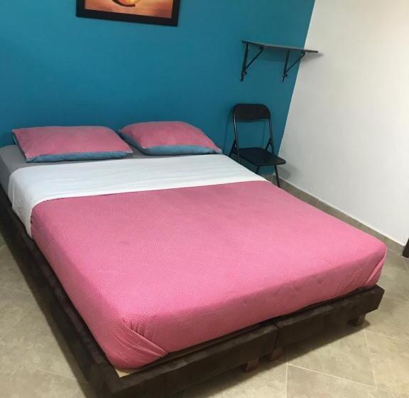 هاستل Hostal El Hangar