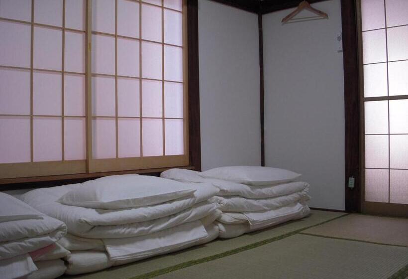 הוסטל Keys House