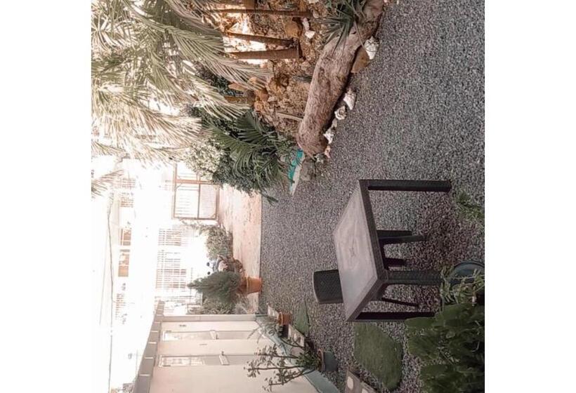 הוסטל The Rock House Eco