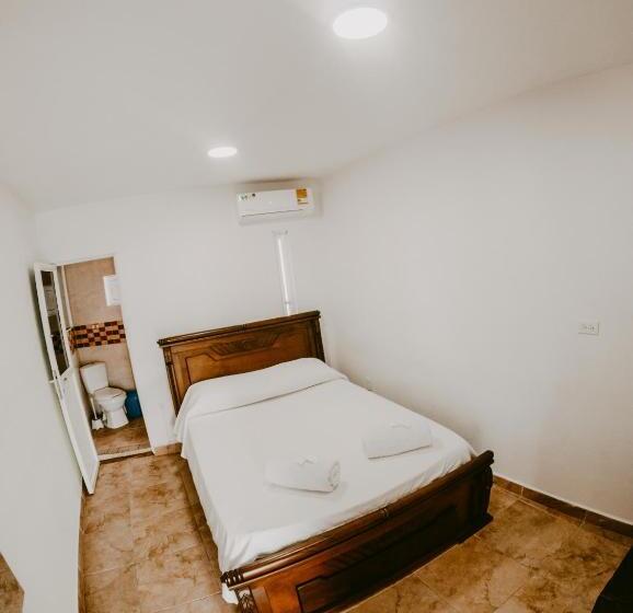 הוסטל The Rock House Eco