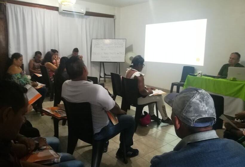 تختخواب و صبحانه Eco Hotel El Refugio De La Floresta