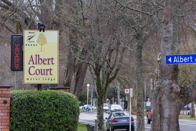 ホテル Albert Court Motor Lodge