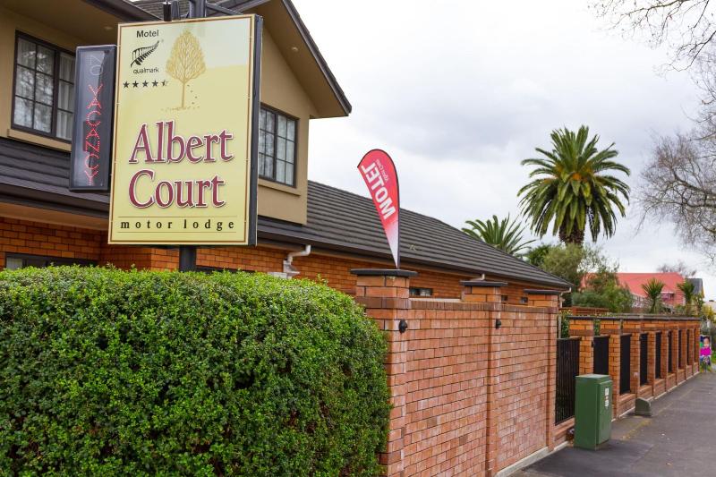 ホテル Albert Court Motor Lodge