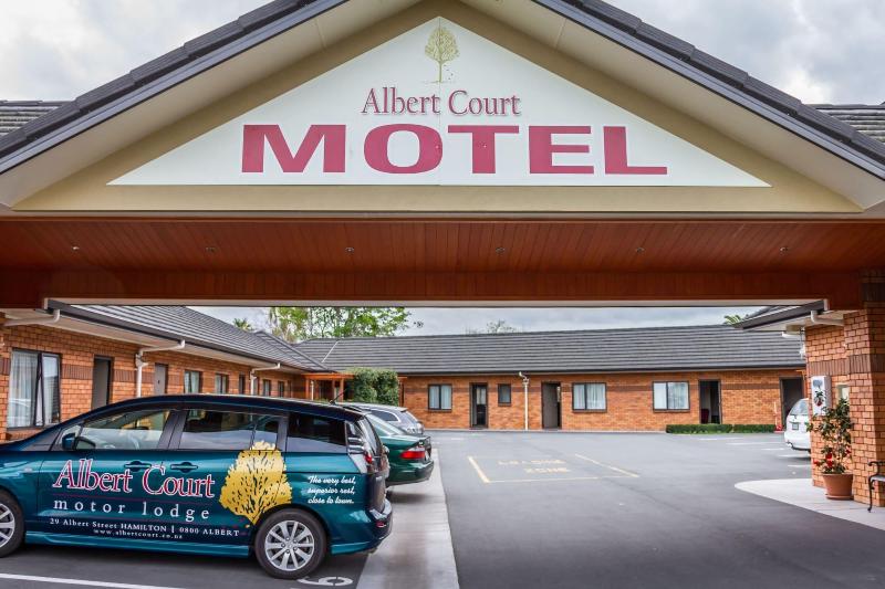 ホテル Albert Court Motor Lodge