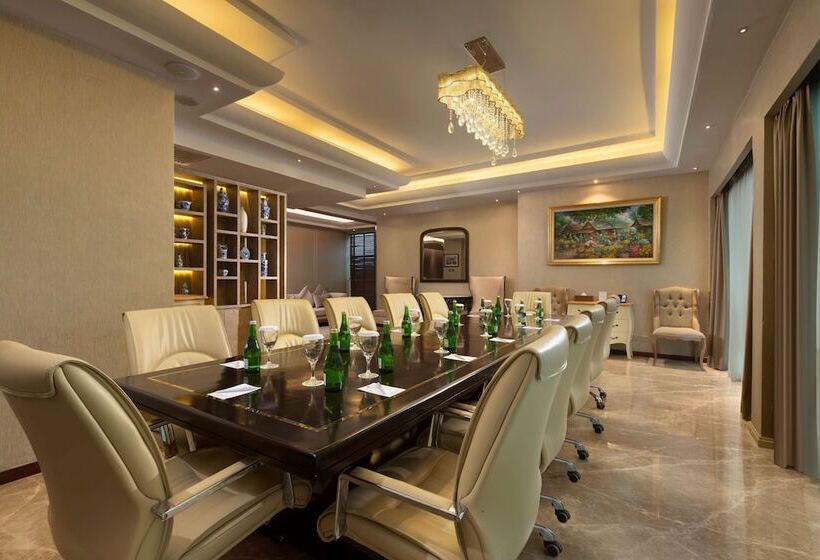 فندق Wyndham Panbil Batam