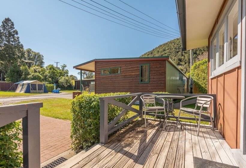 Отель Blue Lake Top 10 Holiday Park