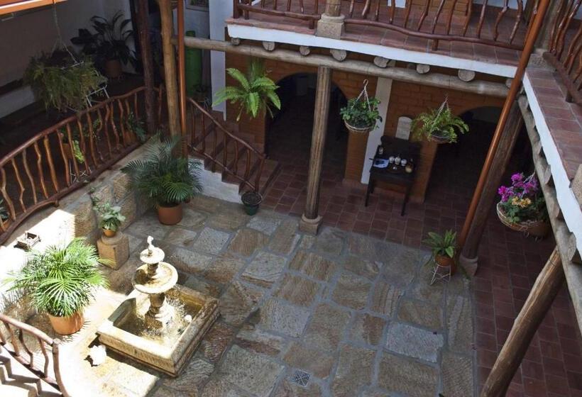 هتل Casa Aparicio Lopez