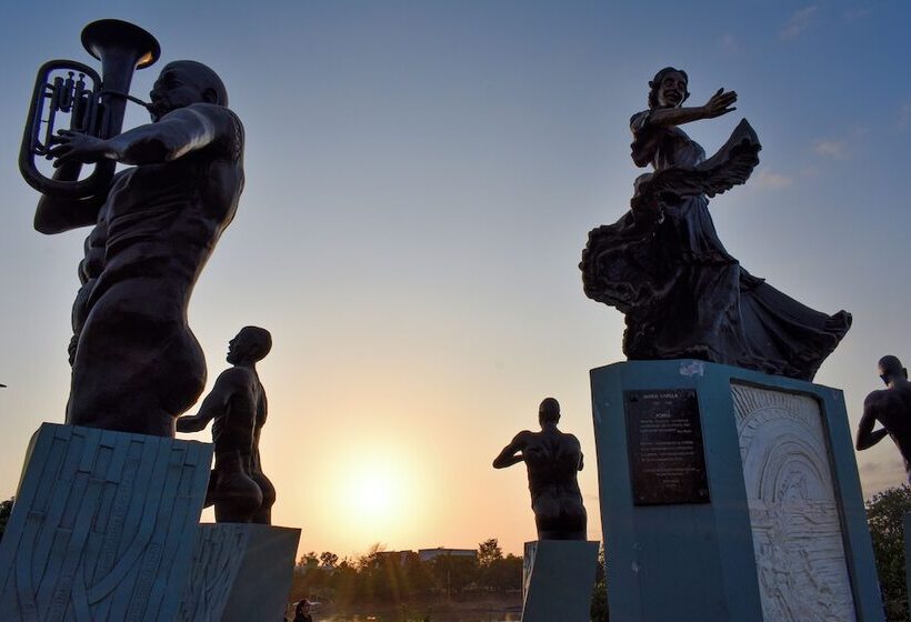 Отель Cinco Monteria