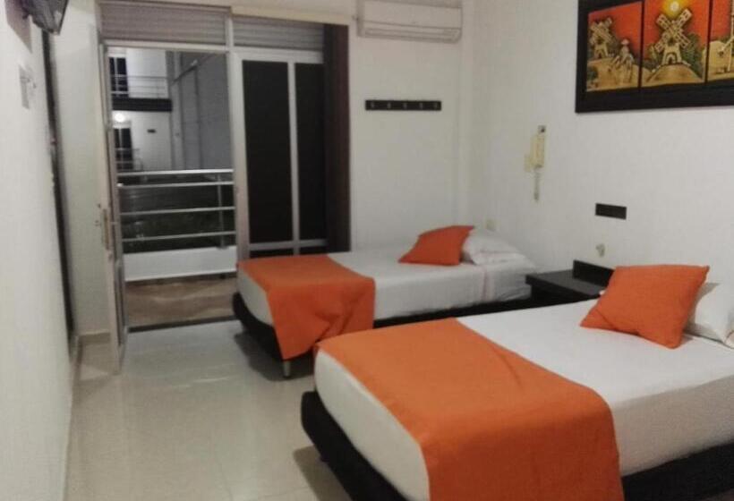 هتل Confort Plaza