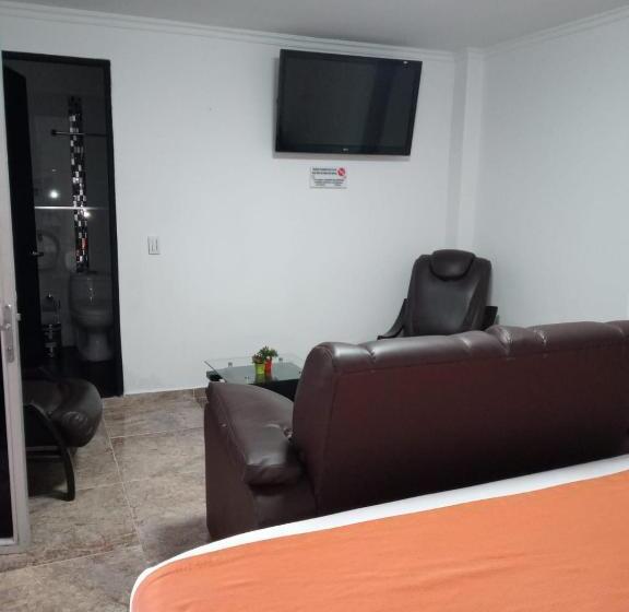 هتل Confort Plaza