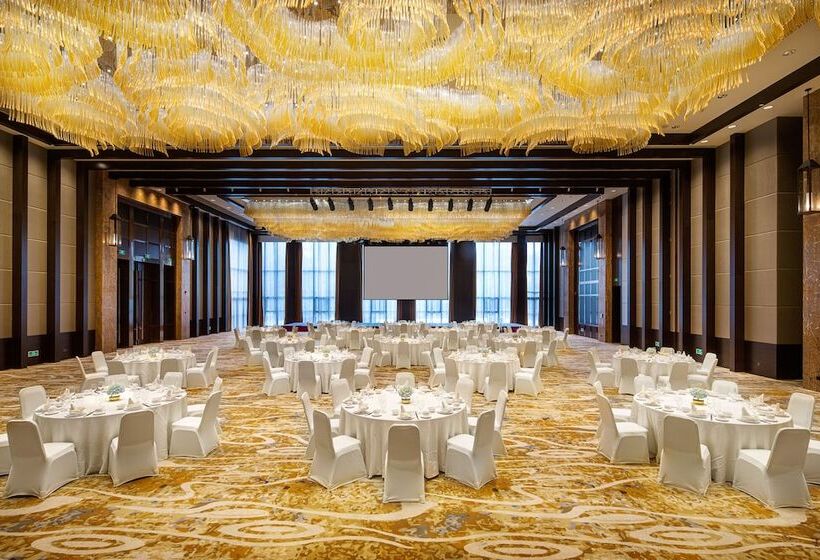 Отель Crowne Plaza Resort Changbaishan Hot Spring, An Ihg