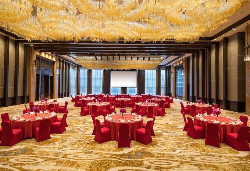 Отель Crowne Plaza Resort Changbaishan Hot Spring, An Ihg