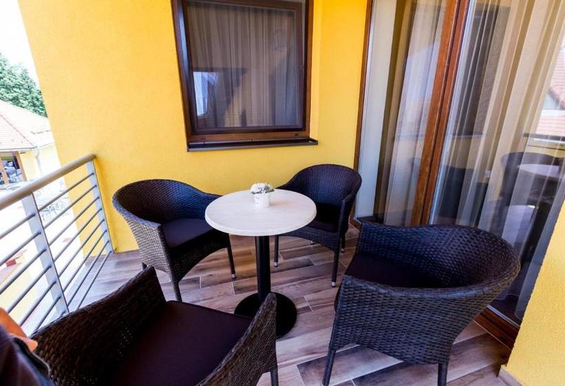 Отель Friskó Panzió