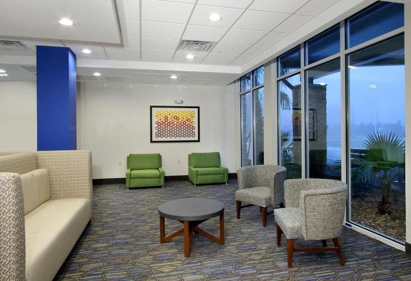 هتل Holiday Inn Express & Suites Columbus North By Ihg