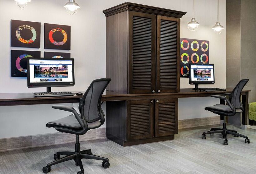 هتل Home2 Suites By Hilton Austin Airport