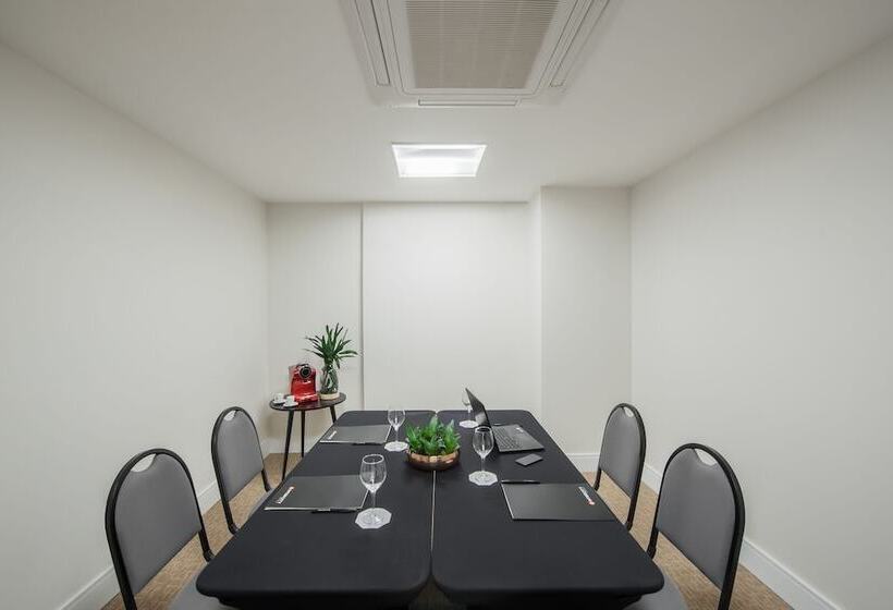 ホテル Intercity Cidade Baixa