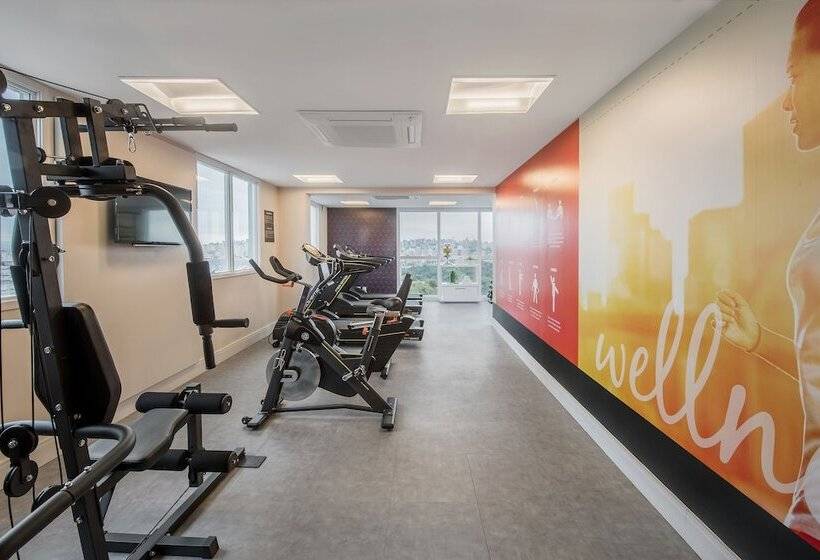 ホテル Intercity Cidade Baixa