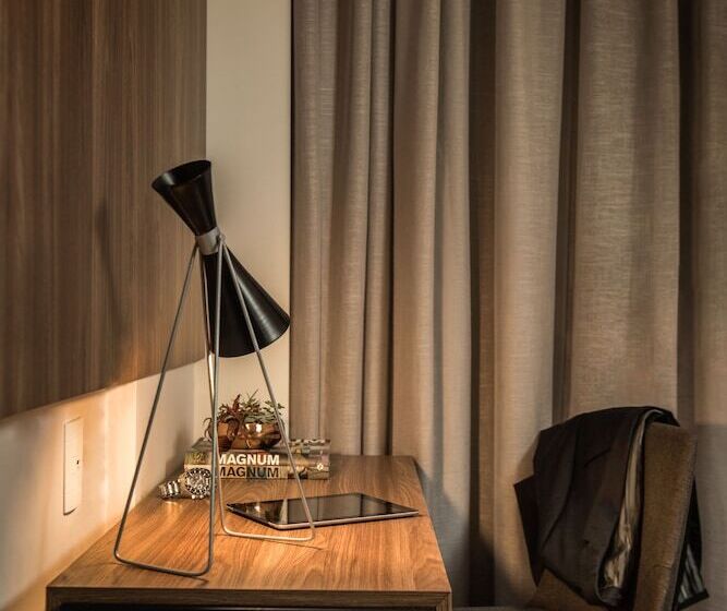 ホテル Intercity Cidade Baixa